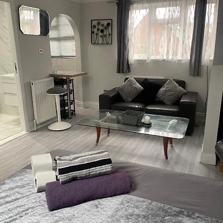 Newly Renovated Studio In Acton London Exterior photo